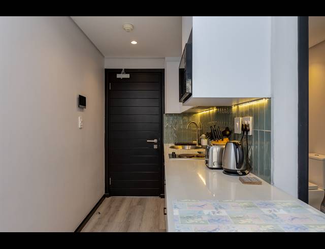 0.5 BEDROOM APARTMENT TO LET IN CAPE TOWN CITY CENTRE